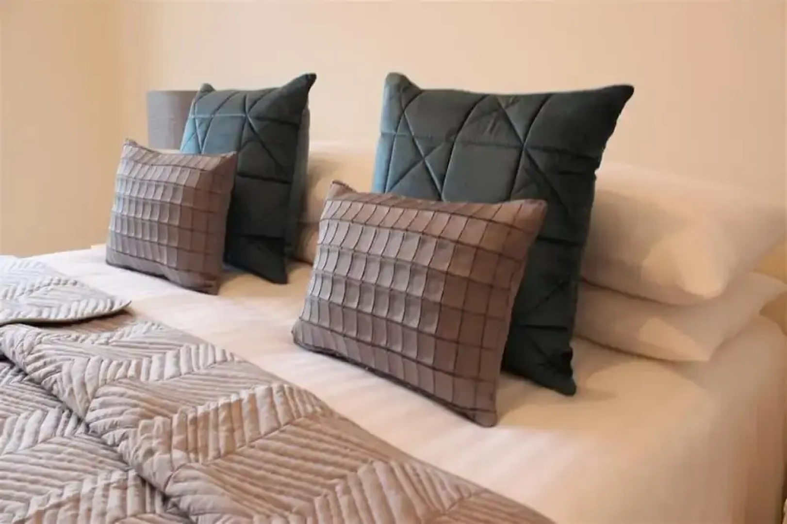 The Eisteddfod - Berwyn House - Central Wrexham - Sleeps Up To 5