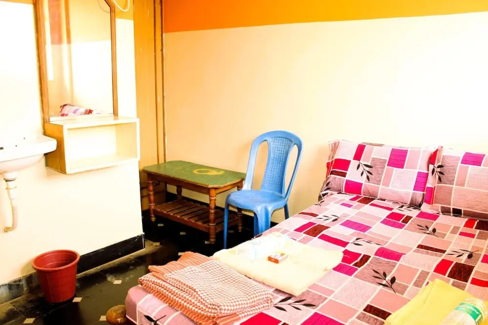 I-ROOMZ Surya Deluxe Lodge