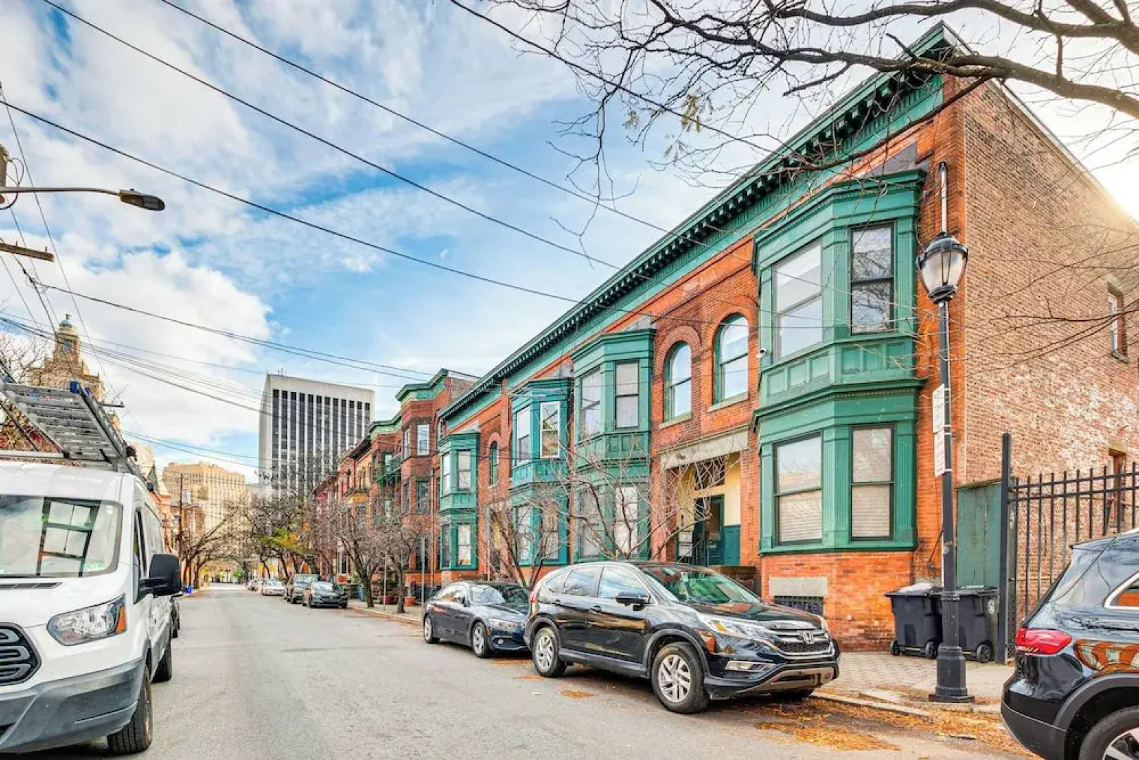 1 Mi to Prudential Center: Remote Work-ready Apt