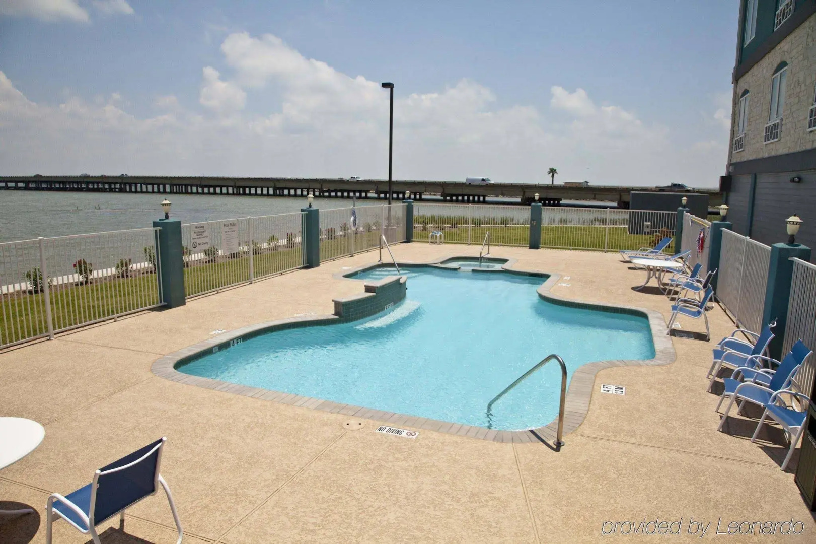 Holiday Inn Express & Suites Port Lavaca by IHG
