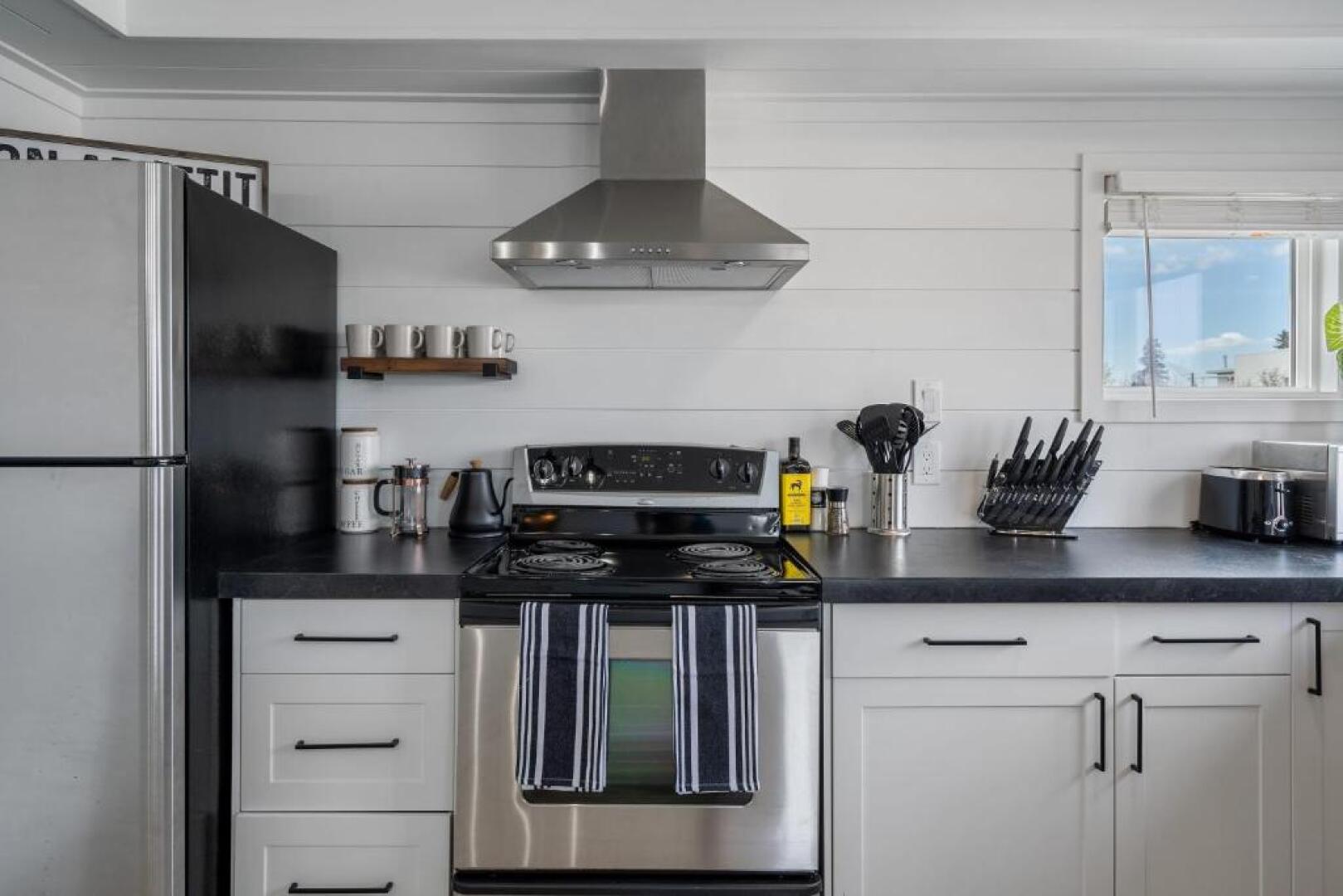 The Hidden Loft I 5-min Walk 2 Beach I DT I 55 TV