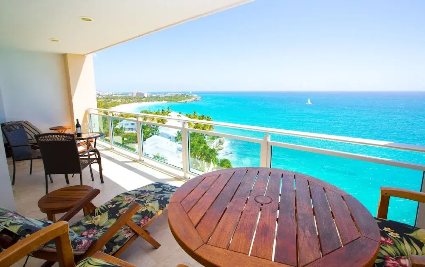 *The CLIFF_ BEACHFRONT and LUXURY MODERN UNIT* C2