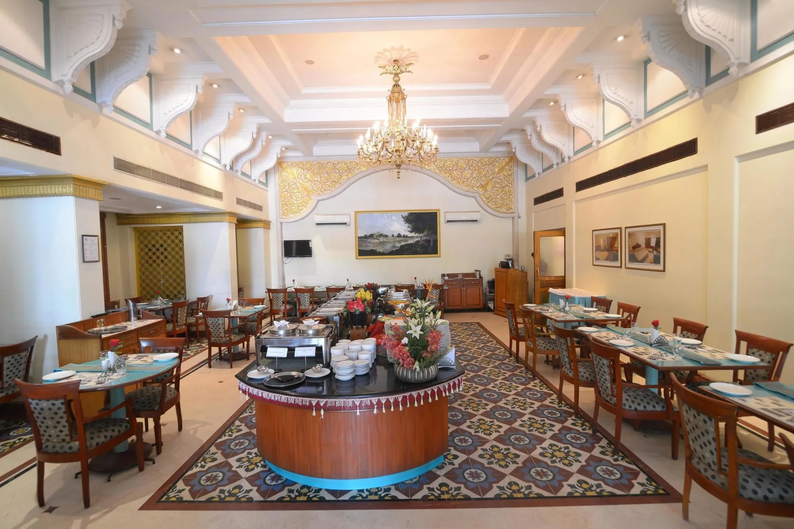 OYO 1929 Hotel Royal Court