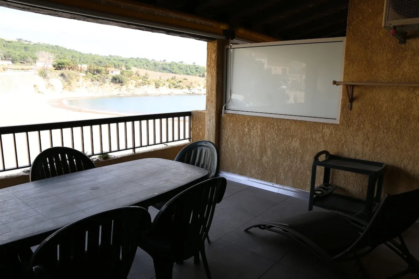 Les Pieds Dand L'Eau