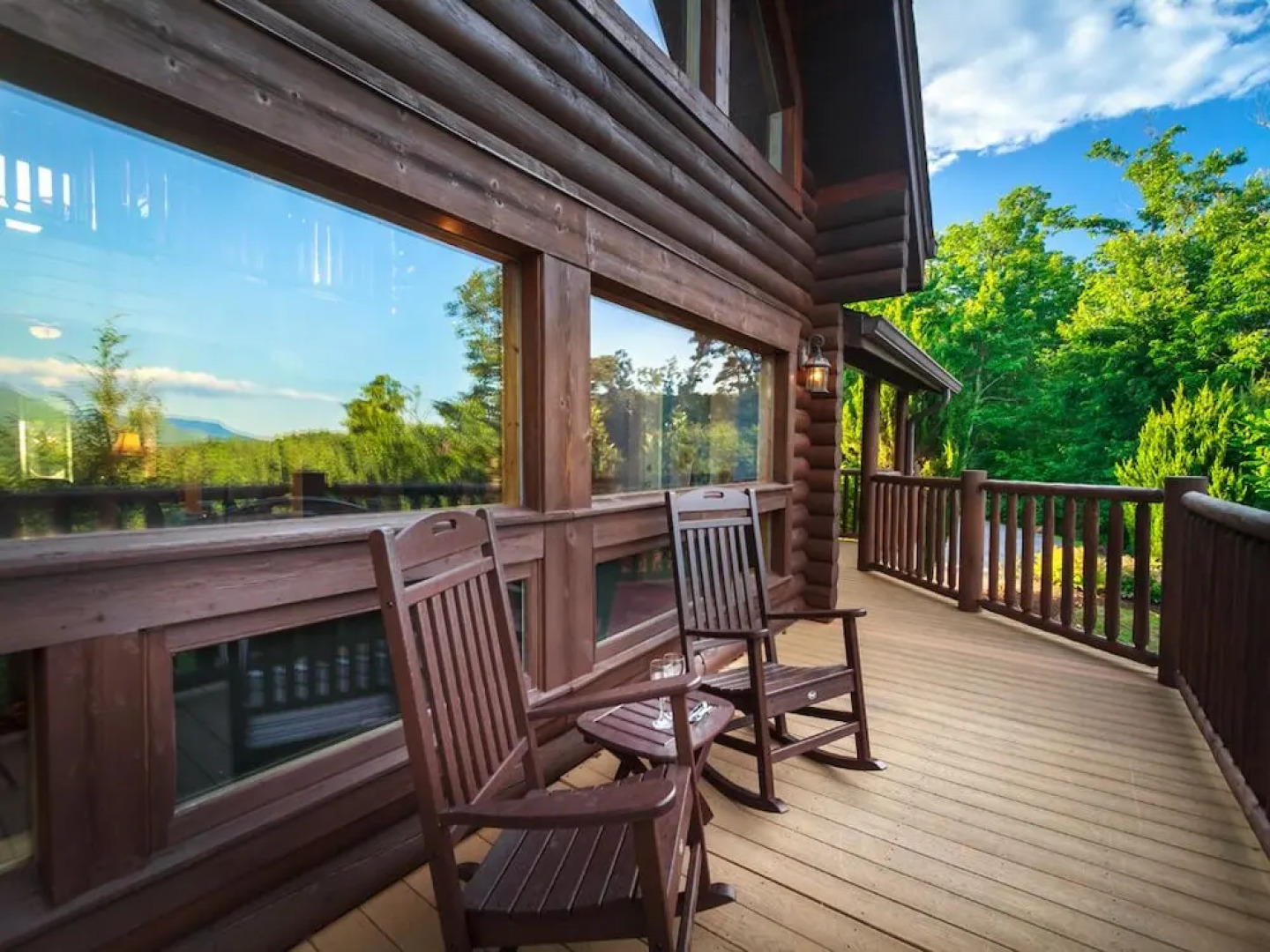 Dreamscapes 5 Bedroom Mountain View Home with Hot Tub