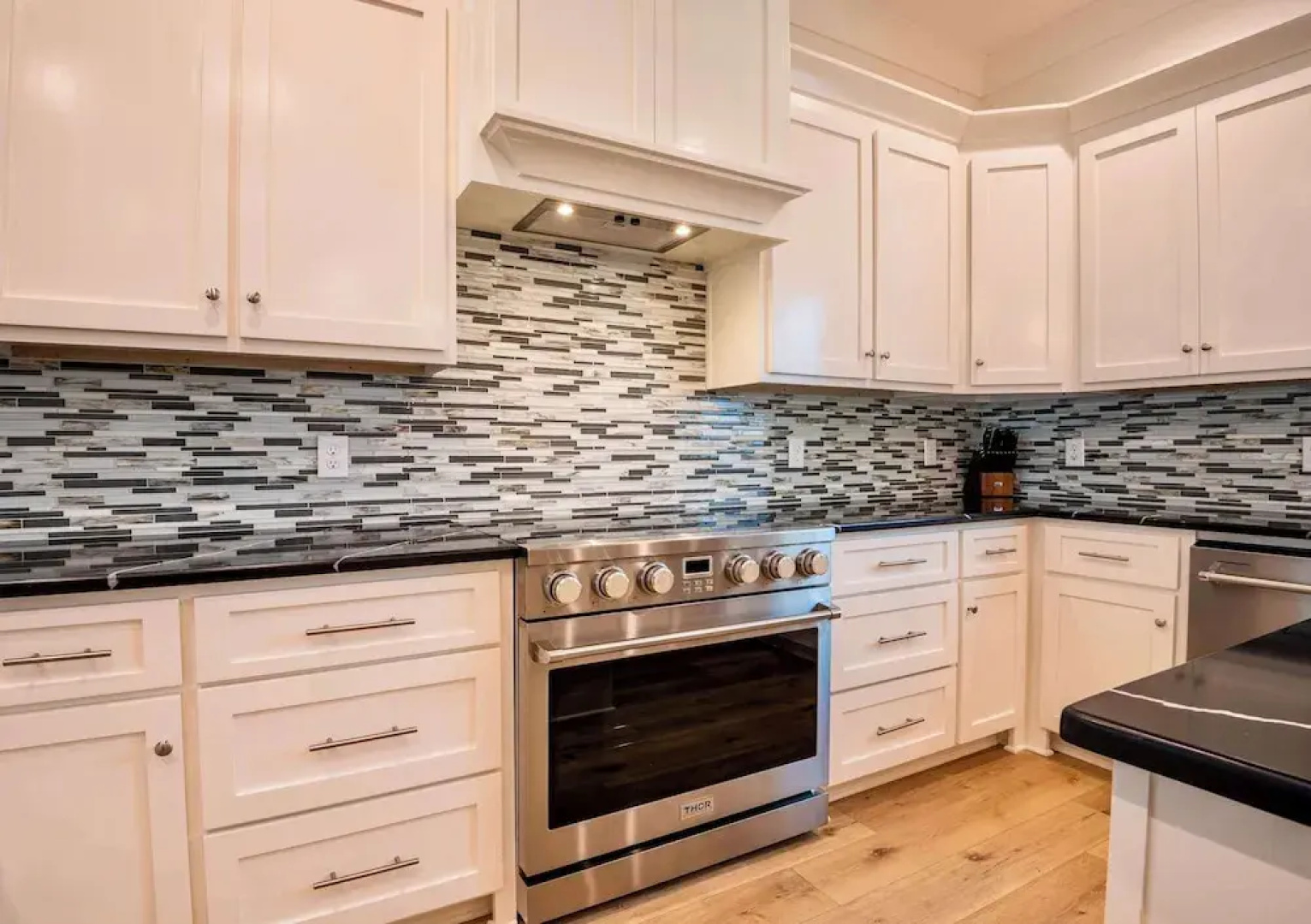 8 Bed 9 Bath Private Pool Grill Walk to Beach