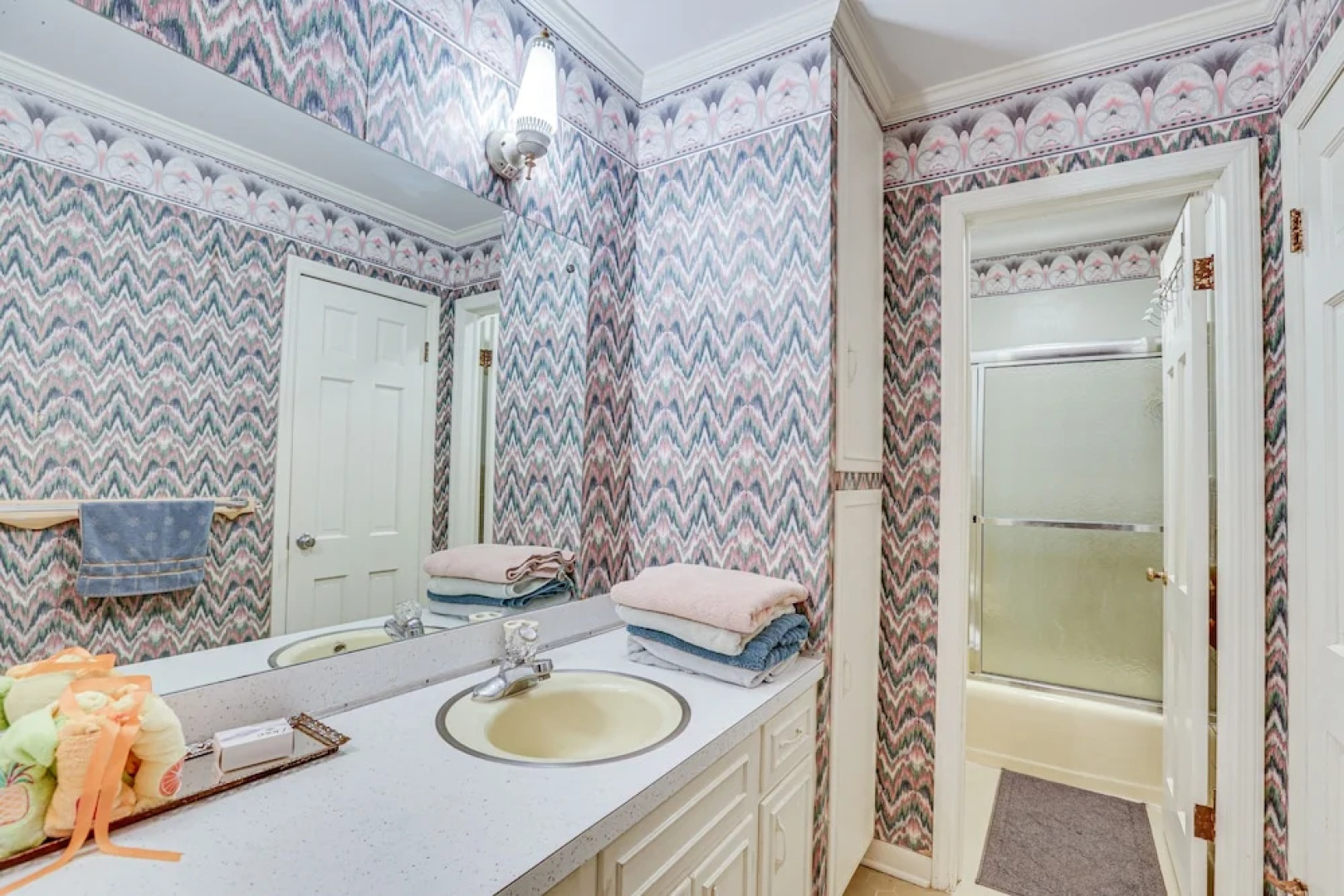 Rustic Thomasville Home w/ Deck: 2 Mi to Downtown!