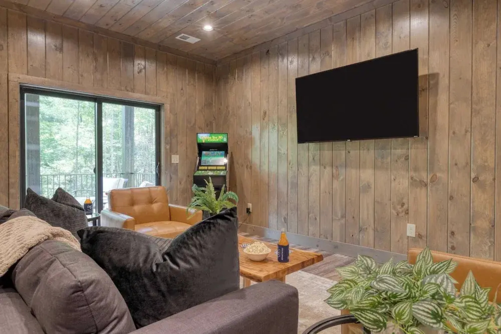 Luxe Cabin w/ Hot Tub, Views & Game Room Sleeps 10 Do Good Holler by Avantstay