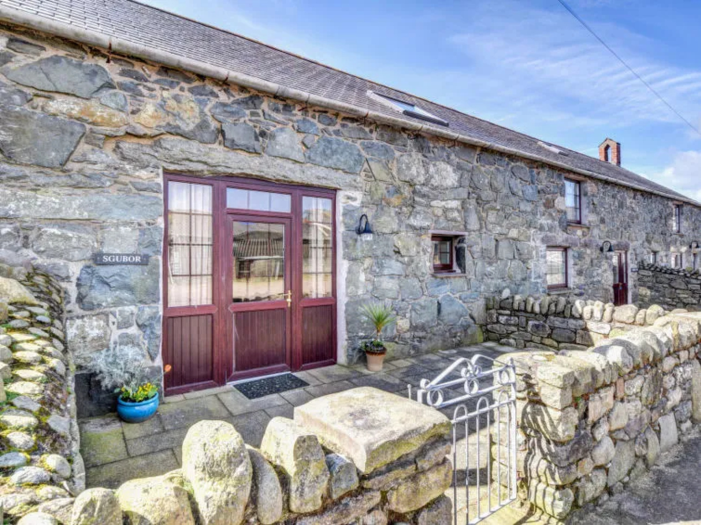 Holiday Home Sgubor y Rhyd