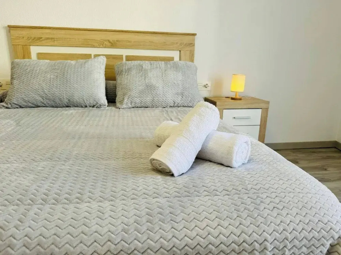 Bright Apartment Near Granada Center