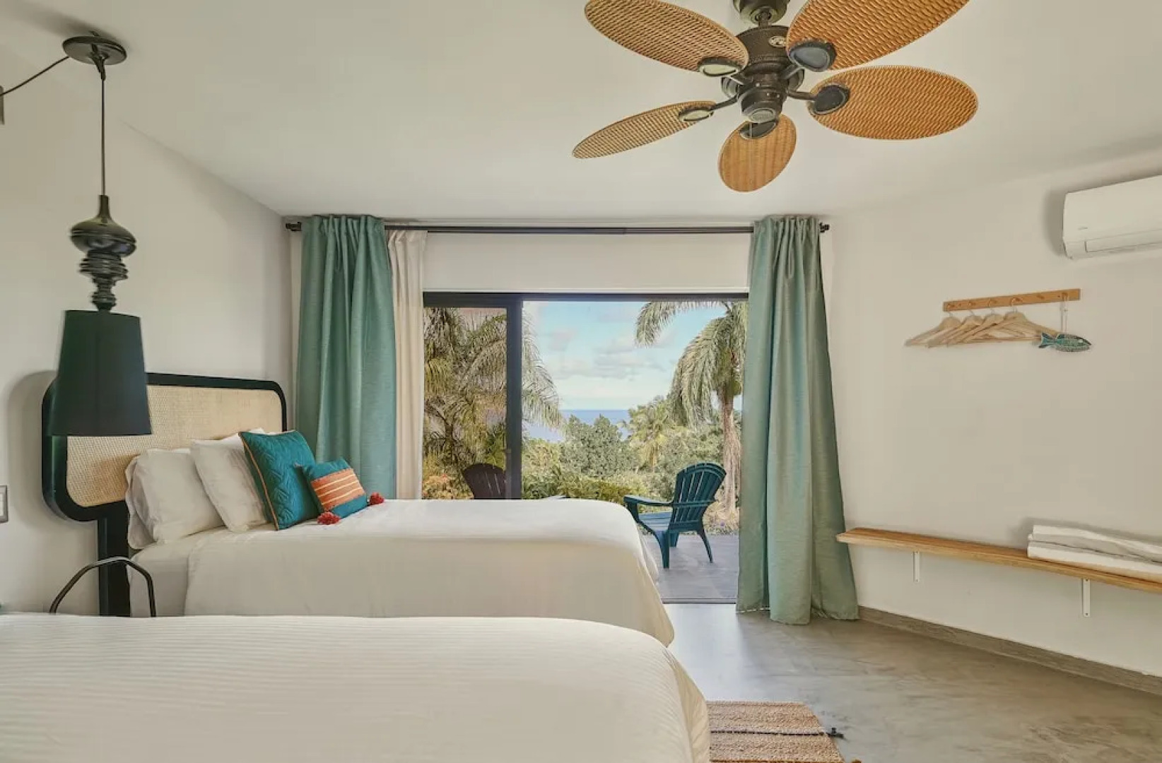 Catalina Tropical Lodge