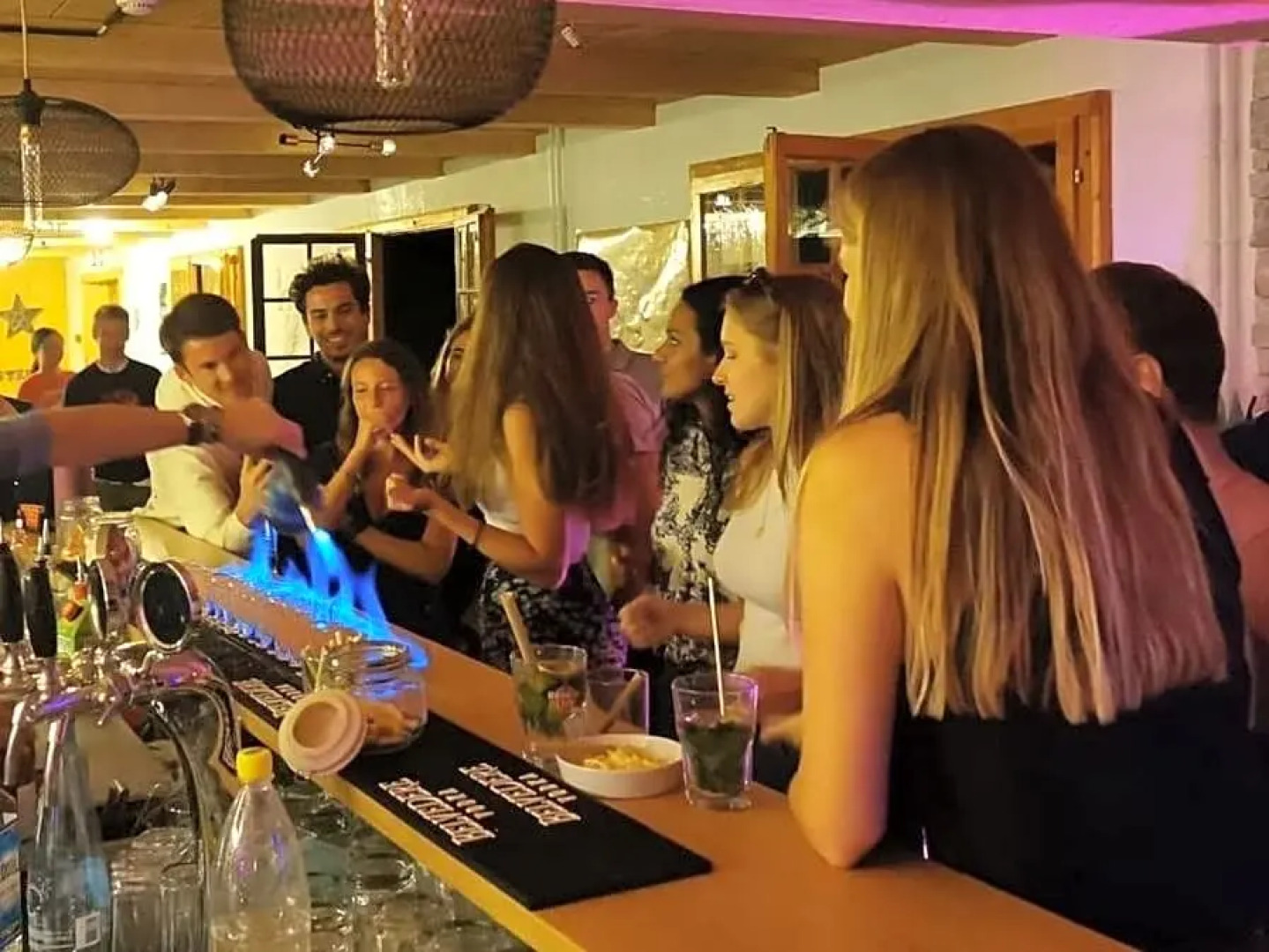 Freeride Hostel & Bar lounge