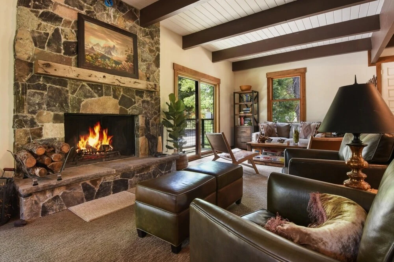 Canterbury Luxury Chalet - Hot Tub, Backs To Forest 3 Bedroom Home by Redawning