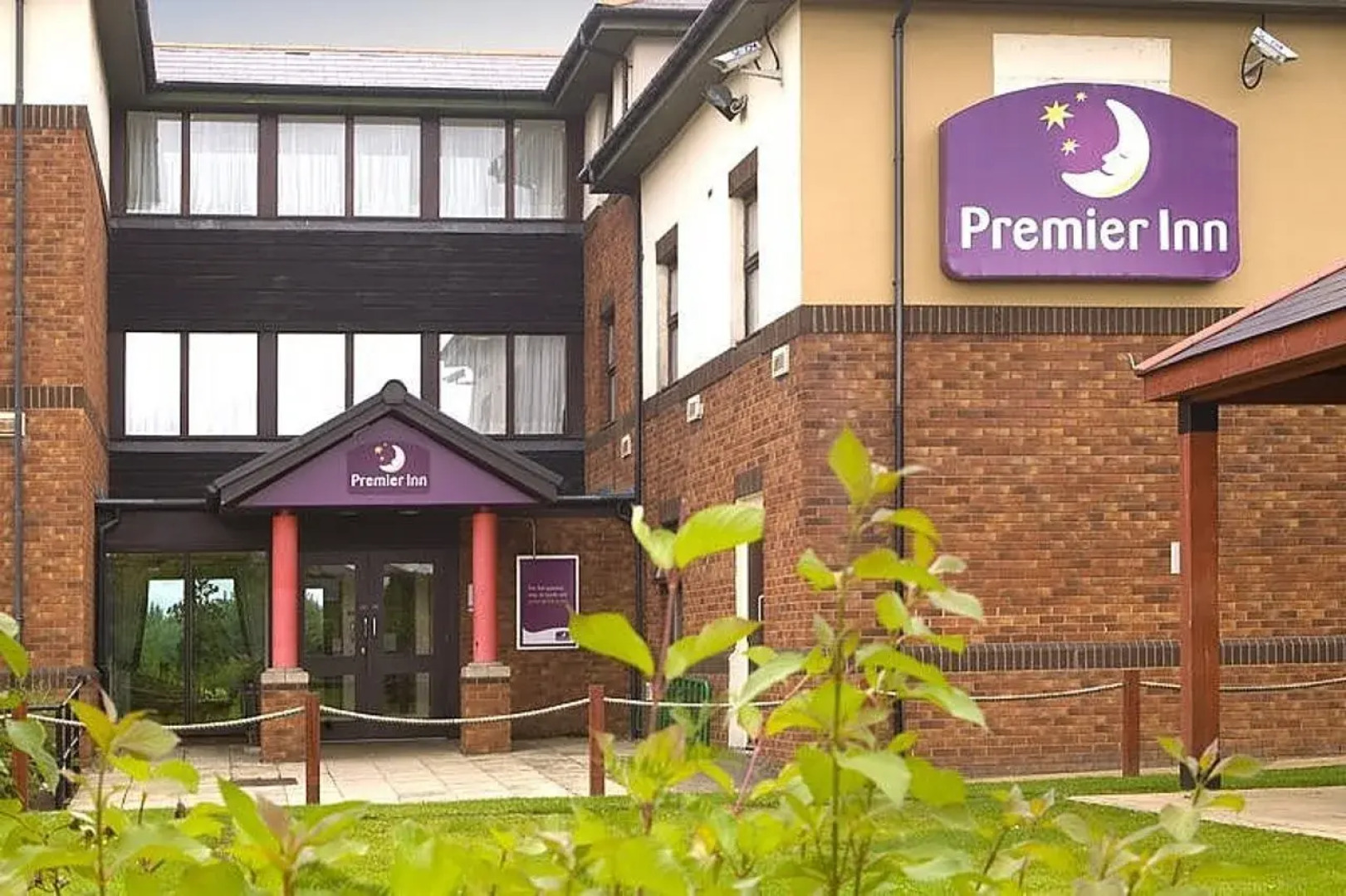 Premier Inn Livingston (M8/J3)