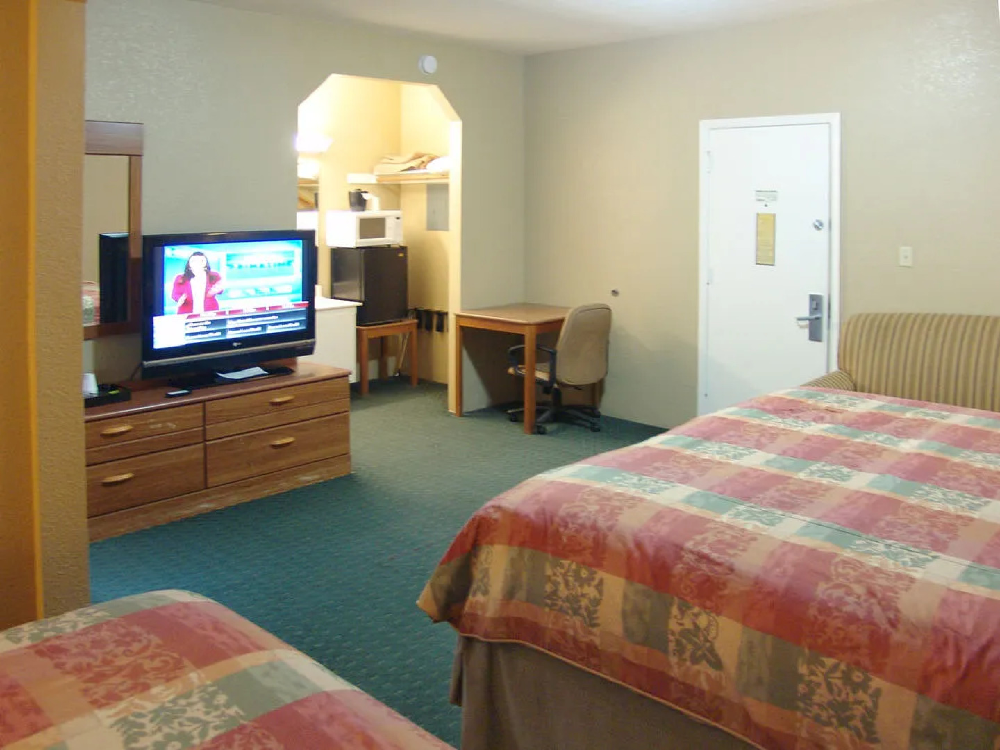 Holland Inn and Suites