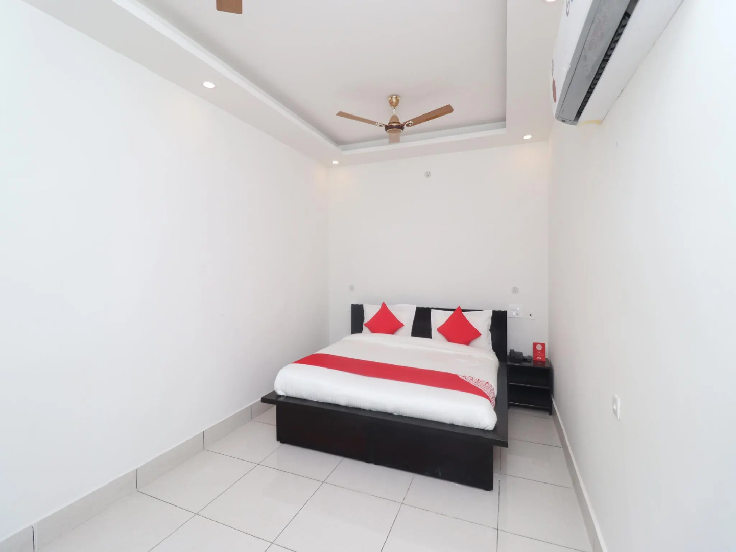 OYO 26989 Hotel Invogue