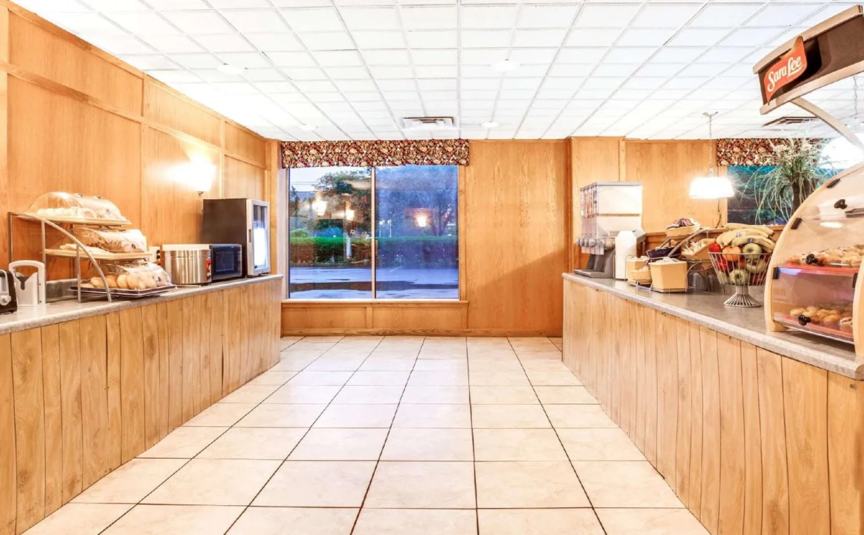 Finger Lakes Inn & Suites