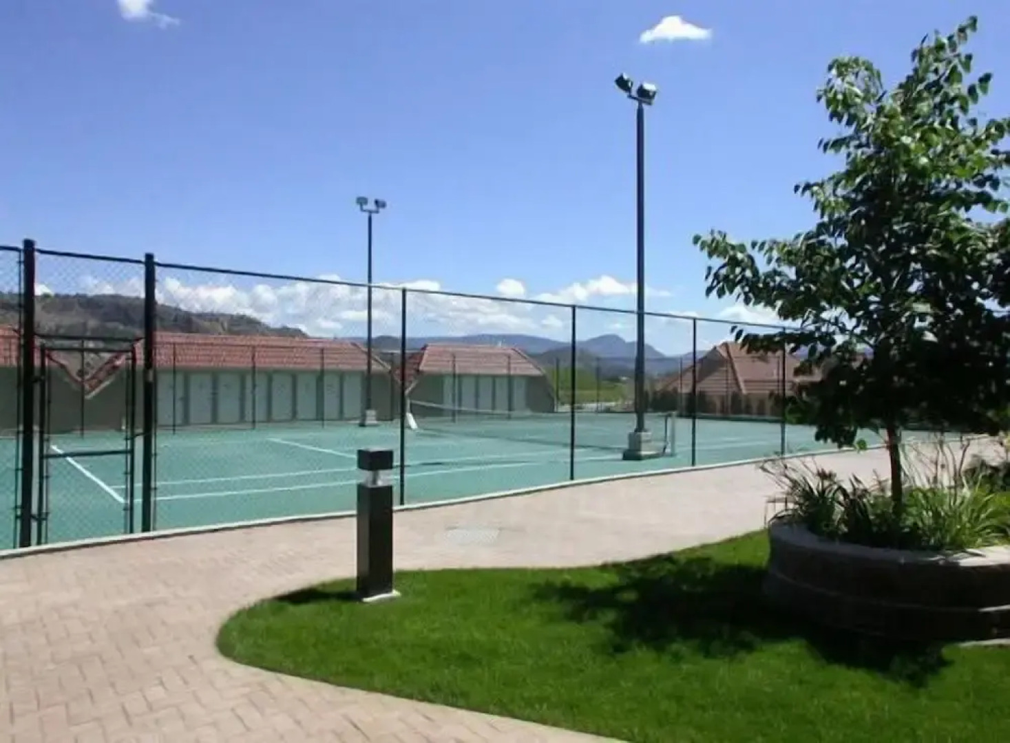 Sunset Waterfront Resort by KelownaGo