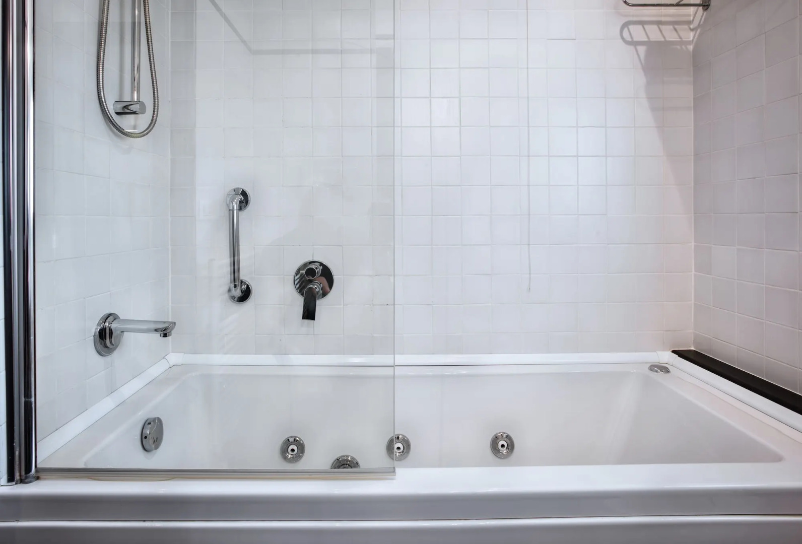 Sardegna Hotel, Suites & Restaurant