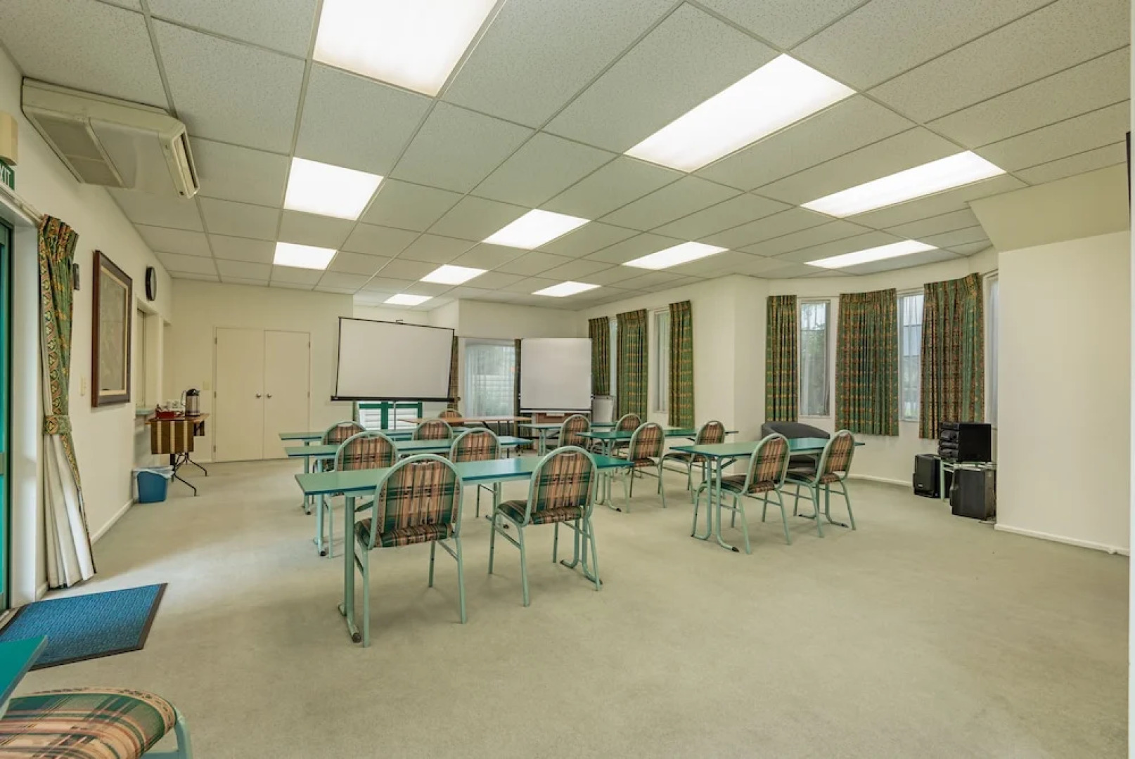 Camelot Motor Lodge 2004