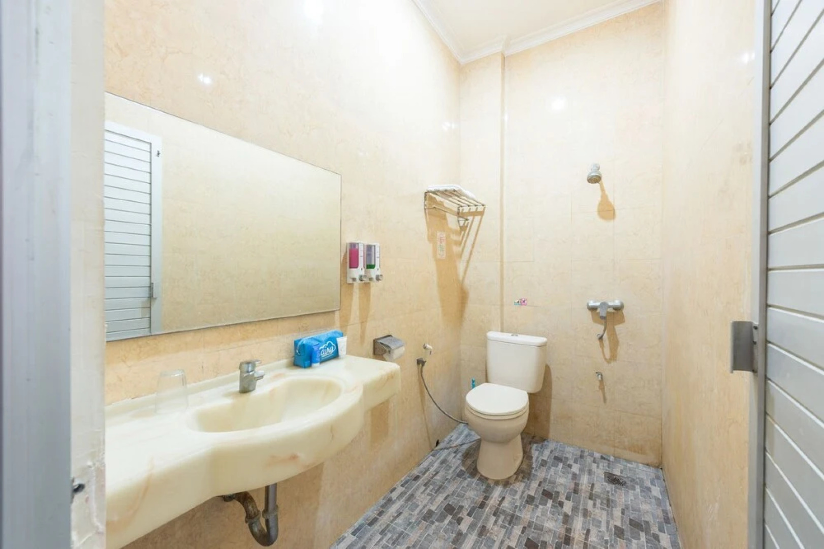 Airy Siranindi Sis Al Jufri 17 Palu