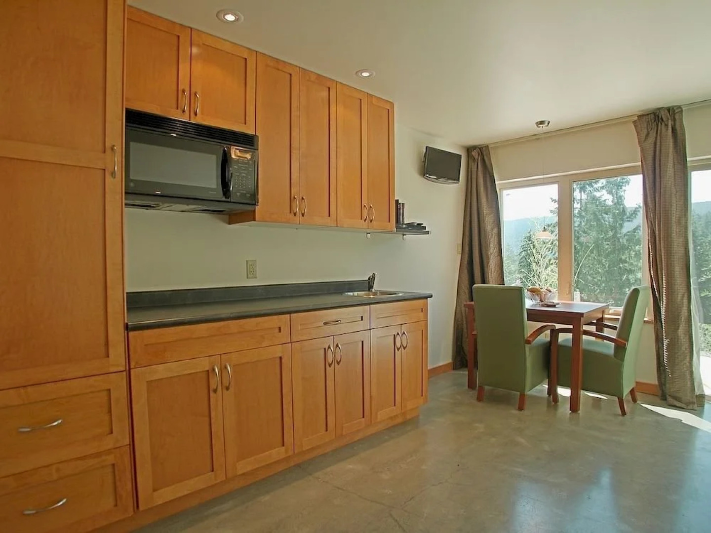 Bowen Island Hideaway