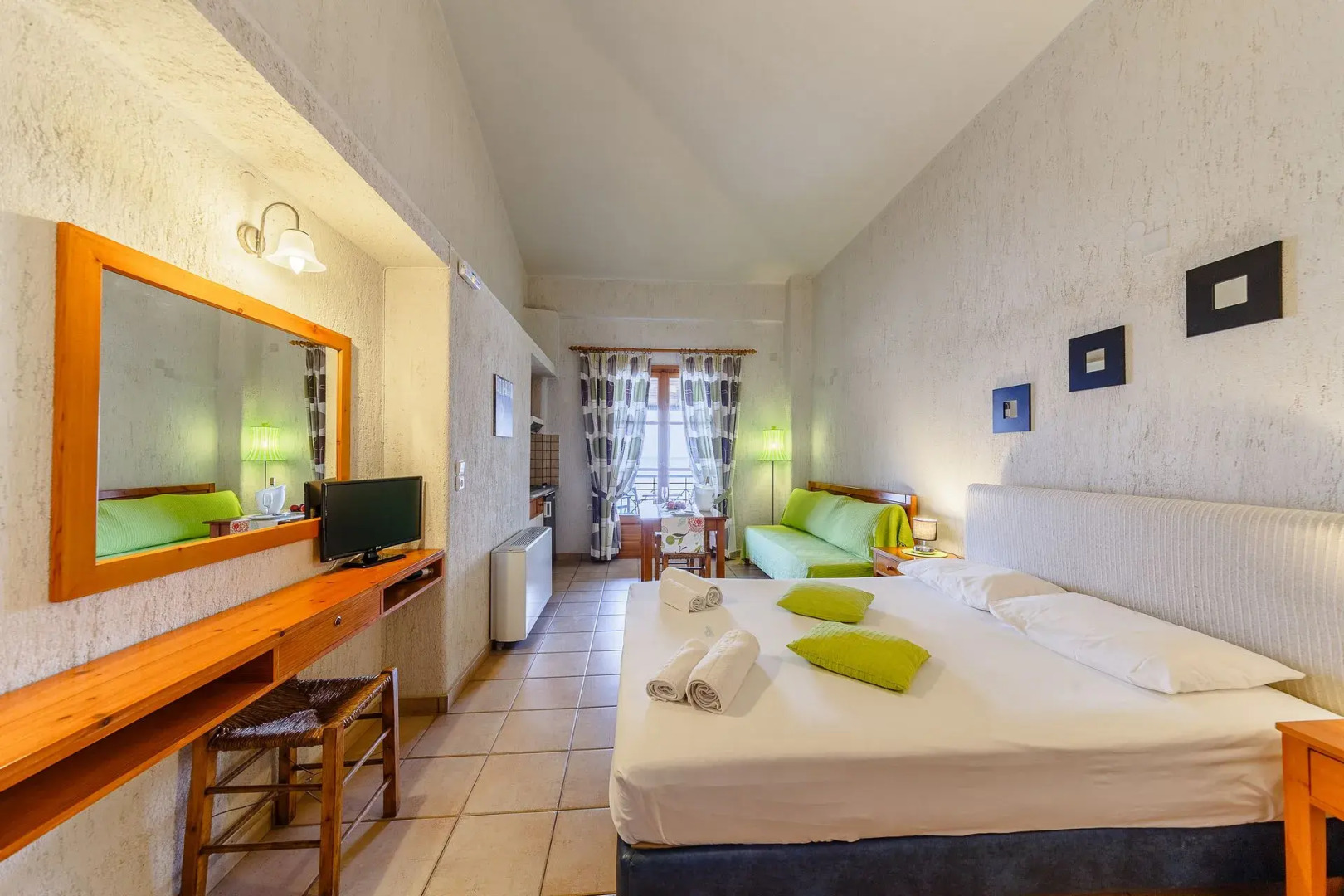 Grekis Hotel and Apartments