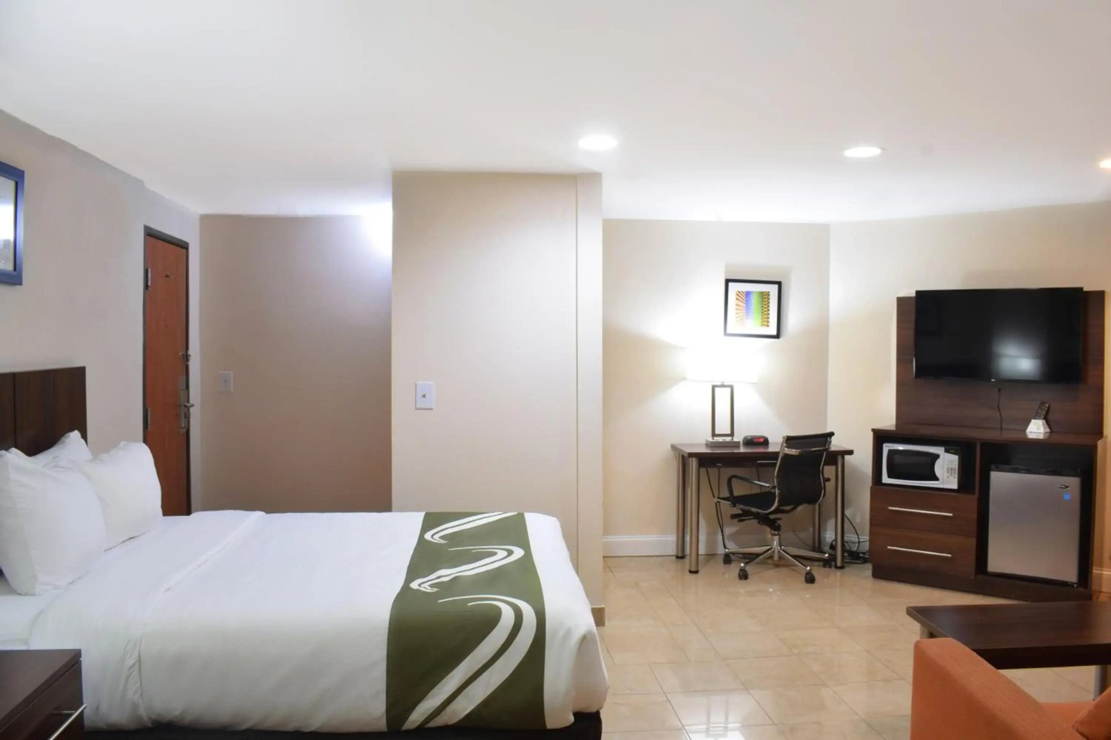 Quality Inn & Suites Middletown - Newport