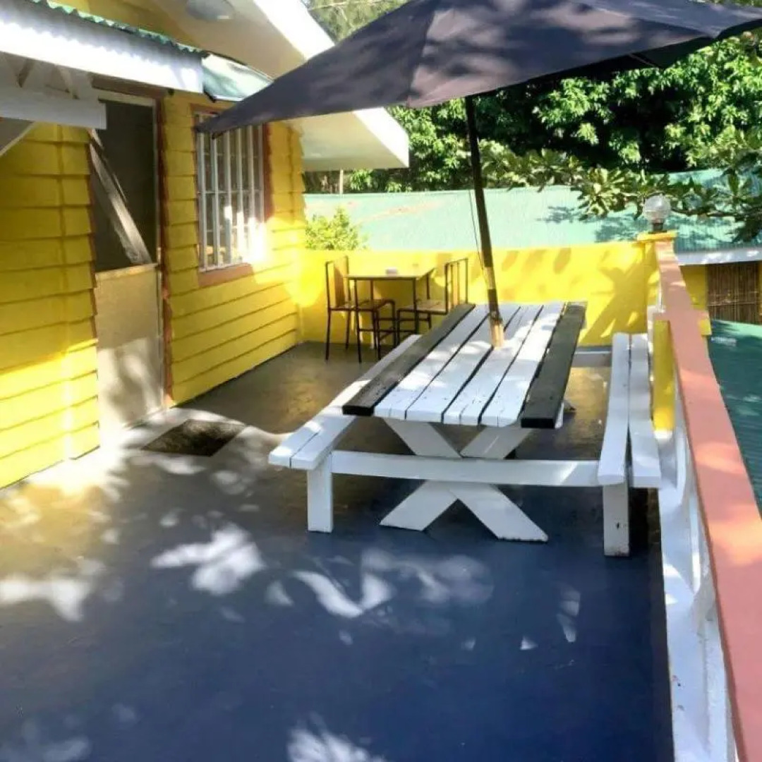 RedDoorz Hostel @ Ragsak Kamp Beach Resort