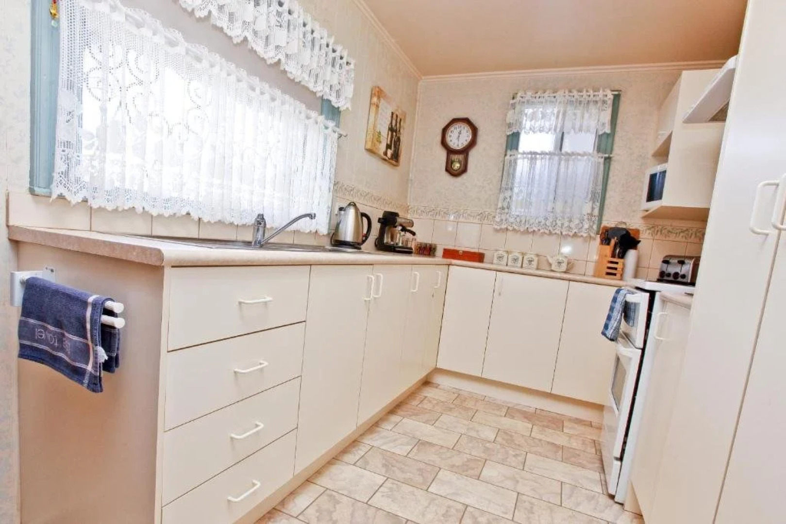 Emaroo Cottages Broken Hill