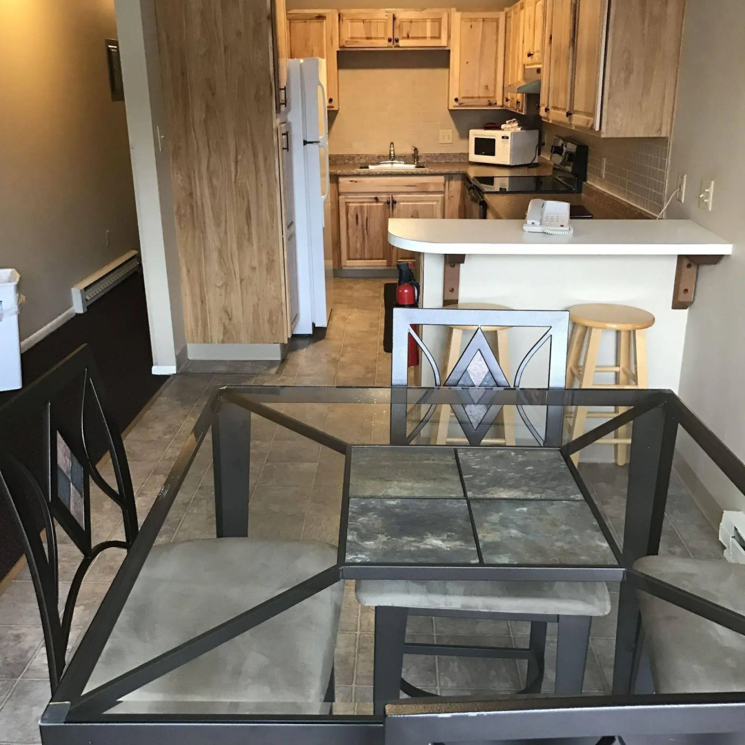 Lakeshore Inn & Suites