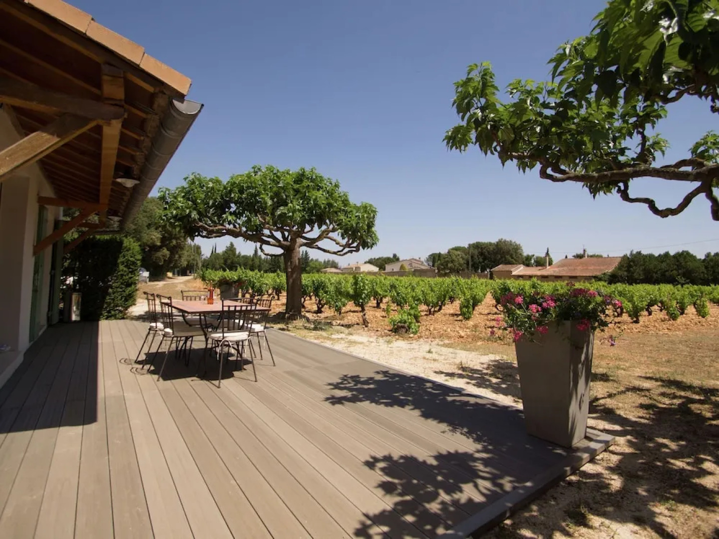 Detached Holiday Home on the Edge of a Vineyard at Châteauneuf-du-pape