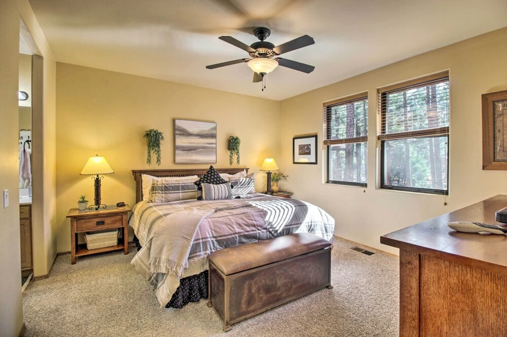 Fireside Comfort & Family Fun: Wooded Show Low Gem