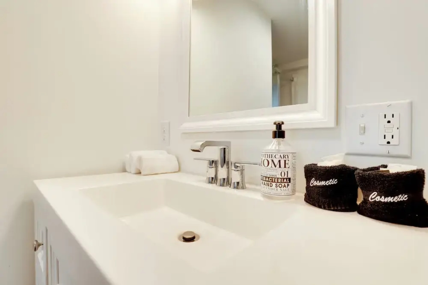 Walkable Studio on Historic Hammondsport Property!