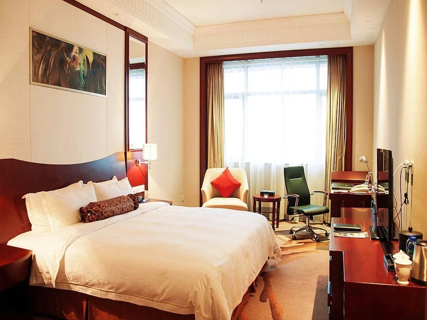 Longqi Jianguo Hotel