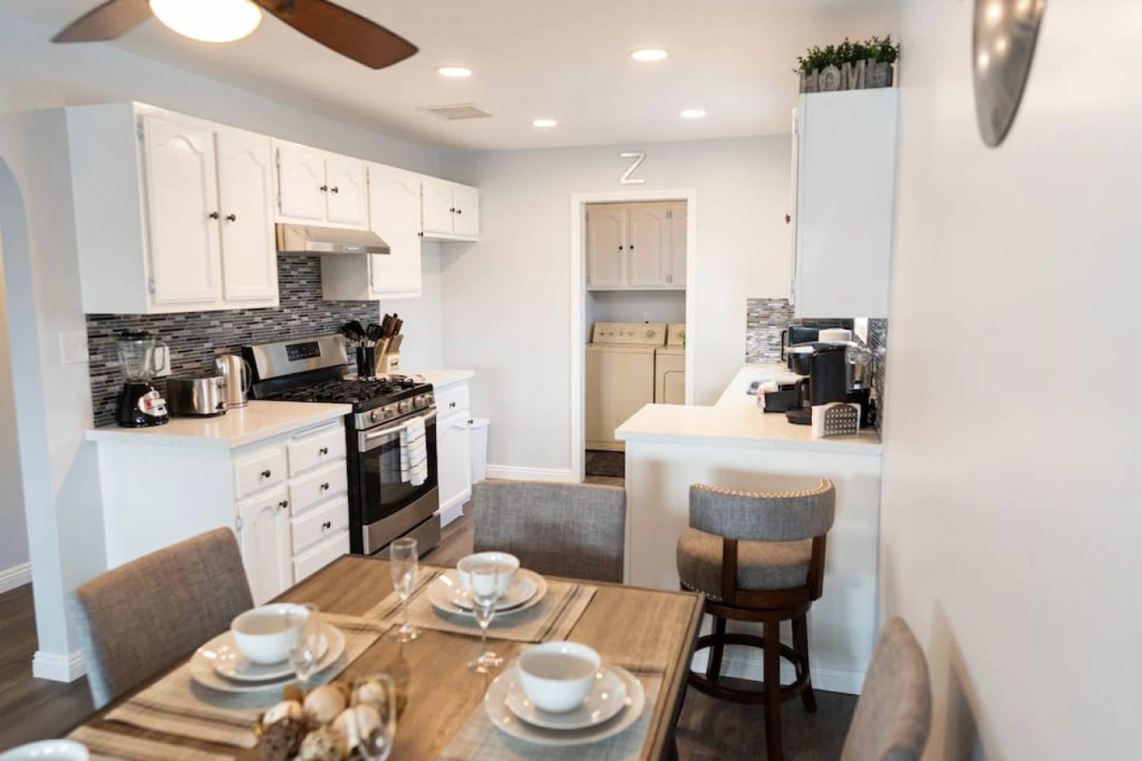 LARGE 4-BEDROOM HOUSE WITH AIR HOCKEY TABLE CLOSE TO DISNEYLAND IN ORANGE COUNTY  (p41)