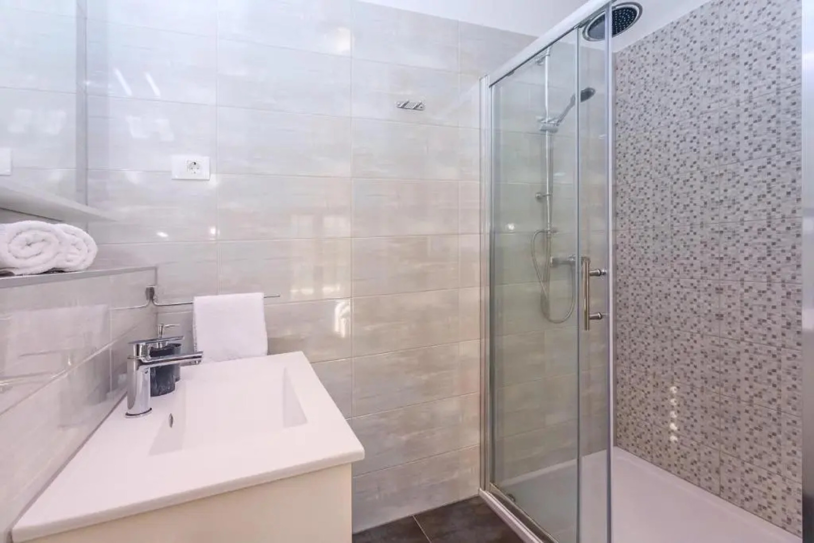 VILLA SKURA private heated pool 32m2, summer kitchen, 4 bedrooms, garden