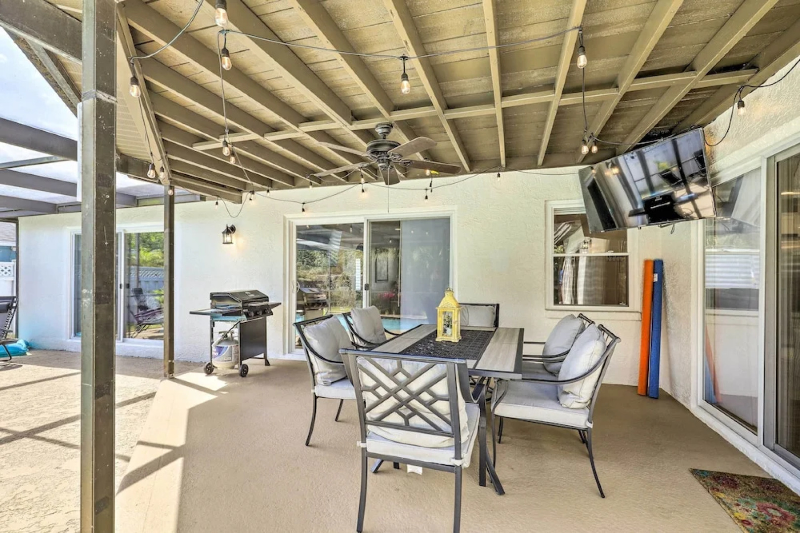 Lavish Holiday Home w/ Lanai & Heated Outdoor Pool