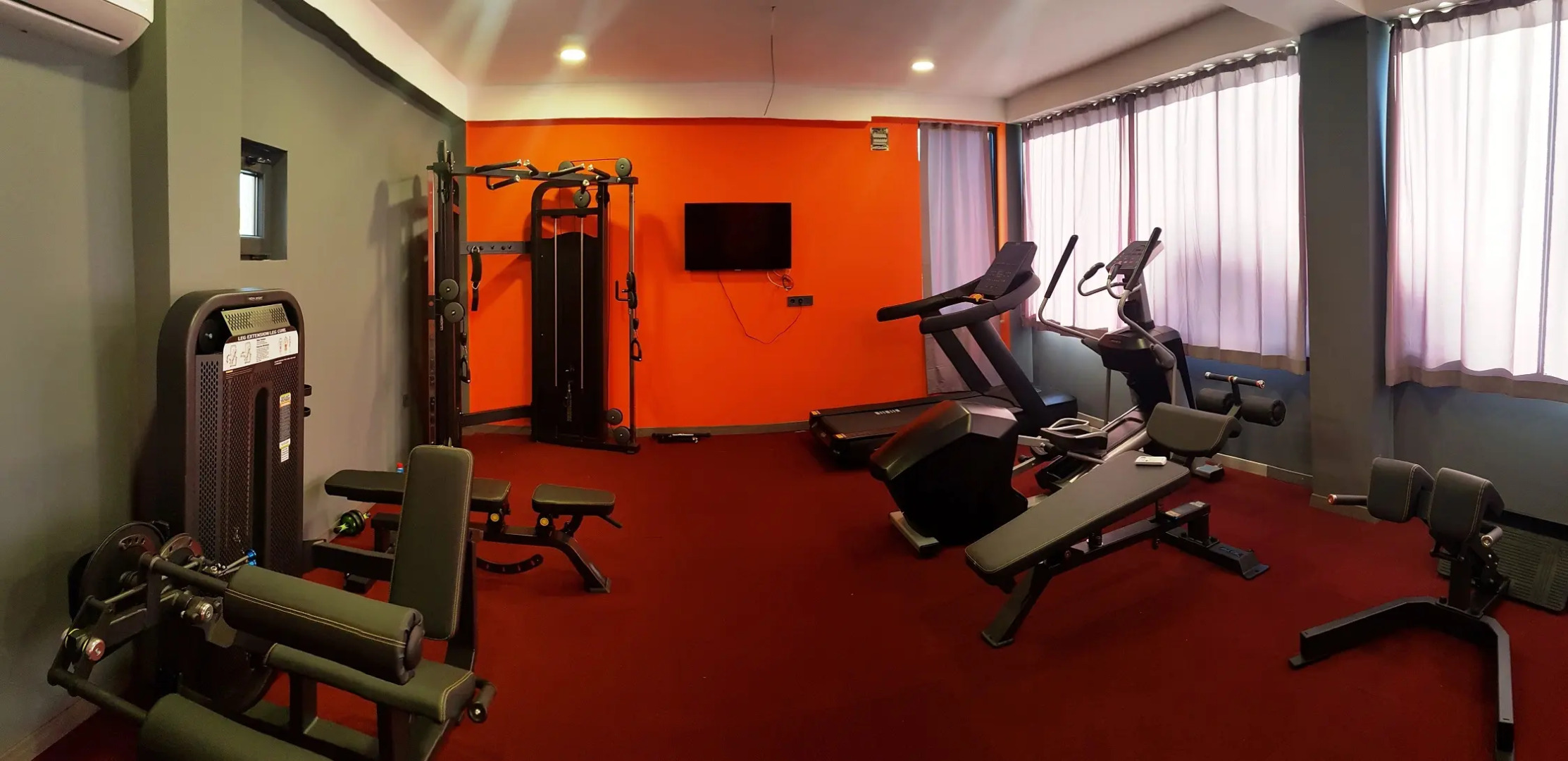 Черный слон Каштак (Сухум)