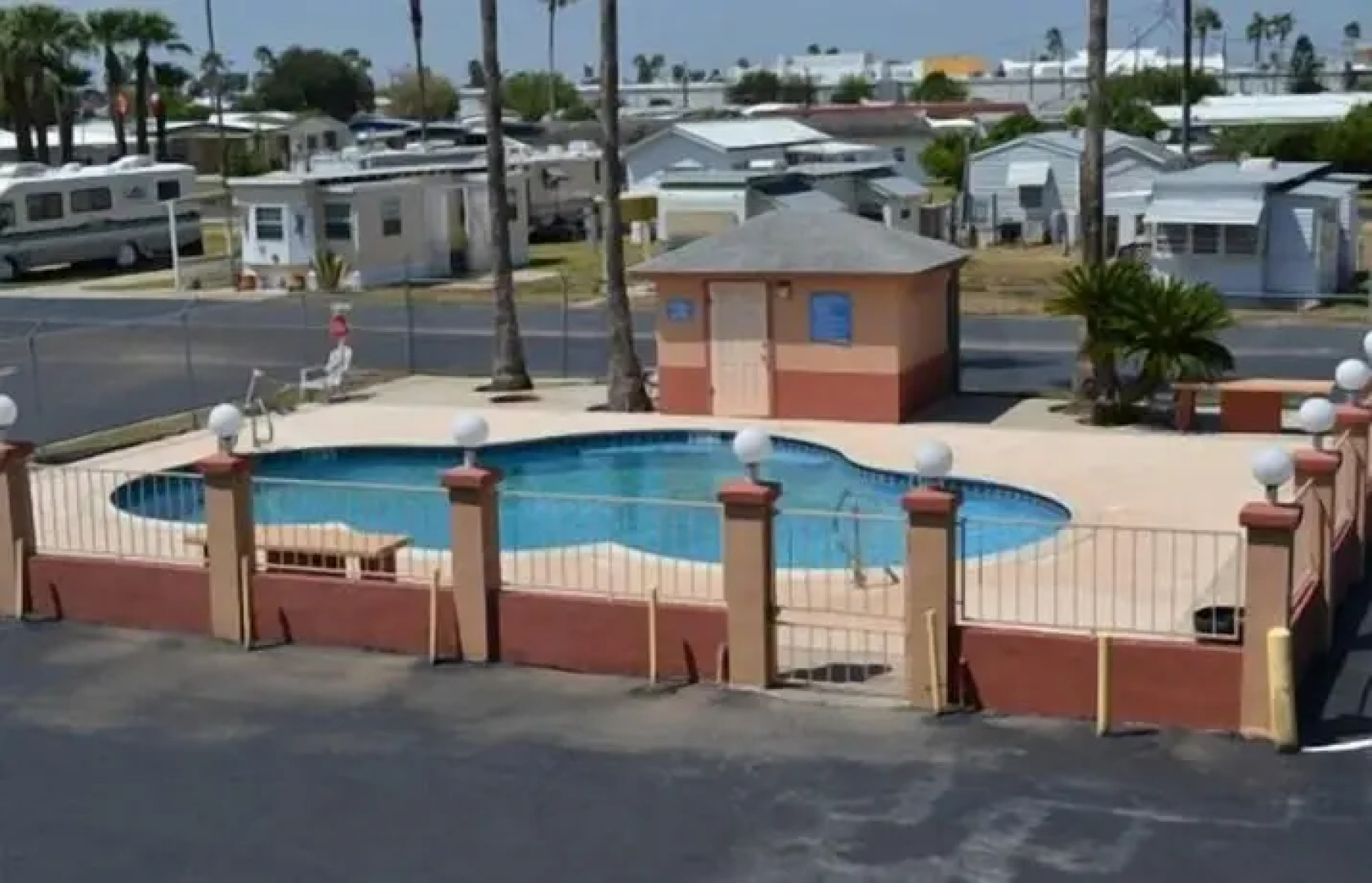 Deluxe Inn and Suites Weslaco