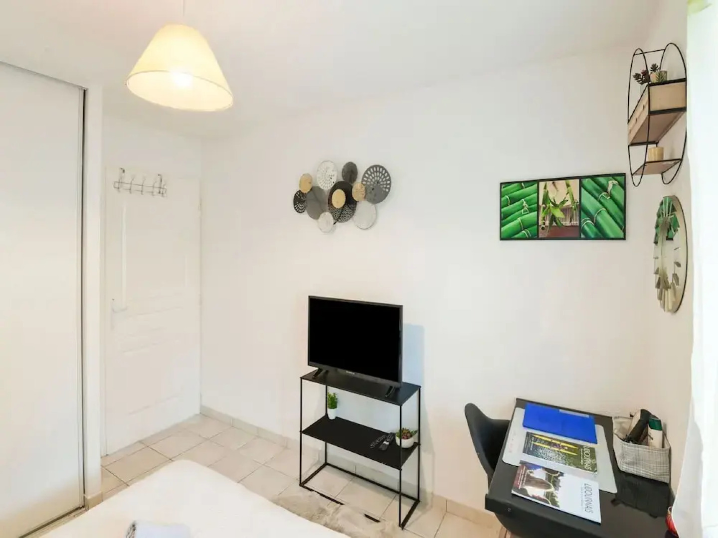 Zen Room in a Private Home With a Swimming Pool