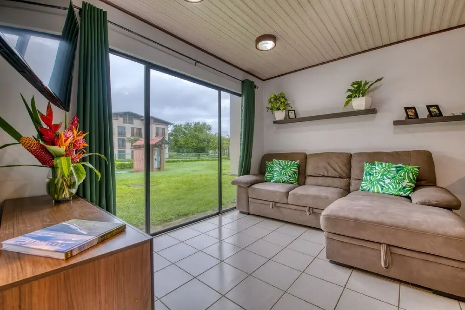 Golden Getaway Apartments