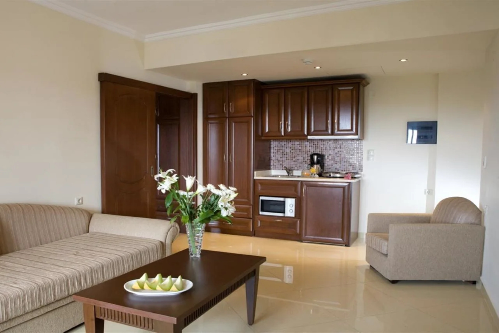 Royal Nidri Hotel & Apartments