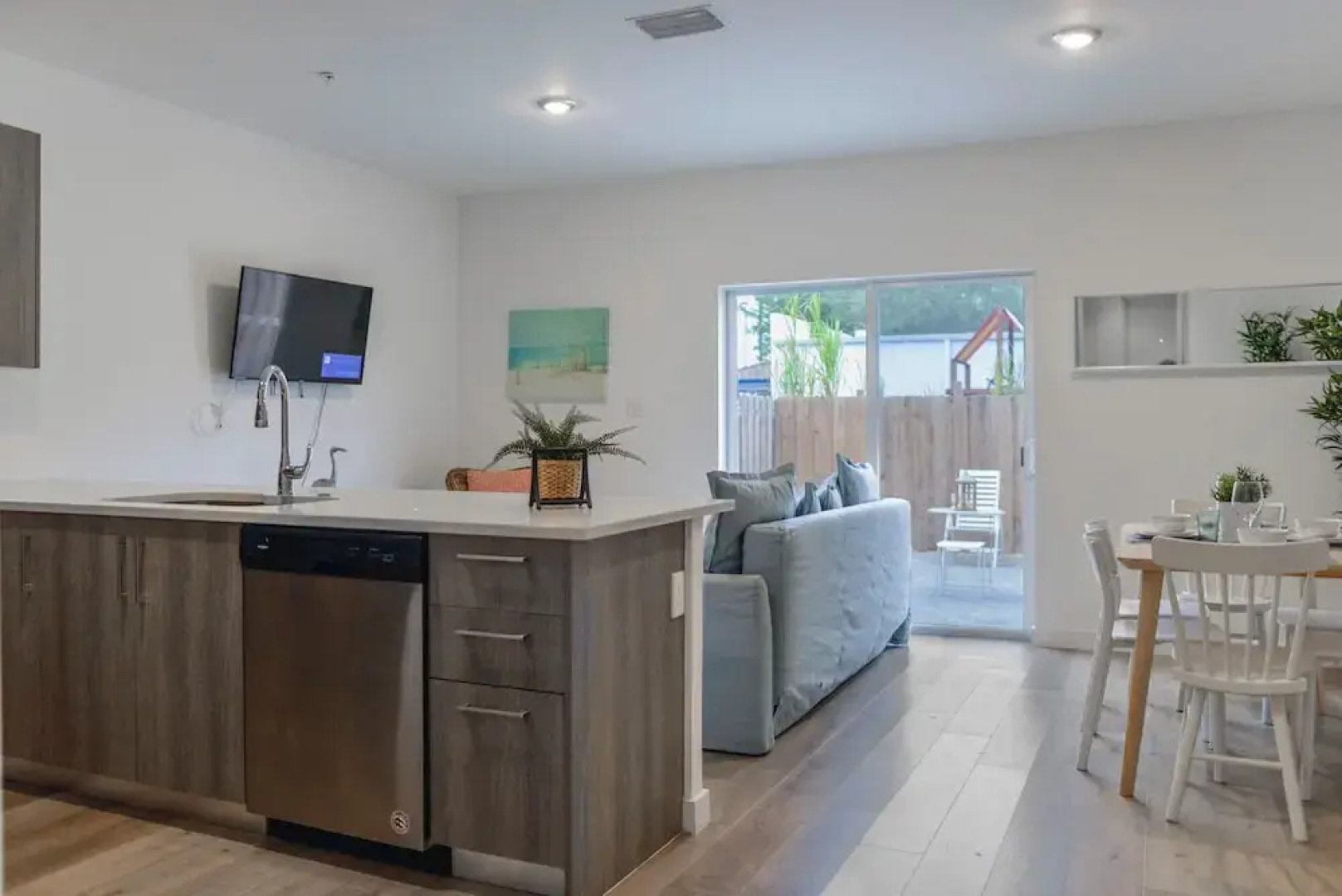 Prime Townhouses Near Design District