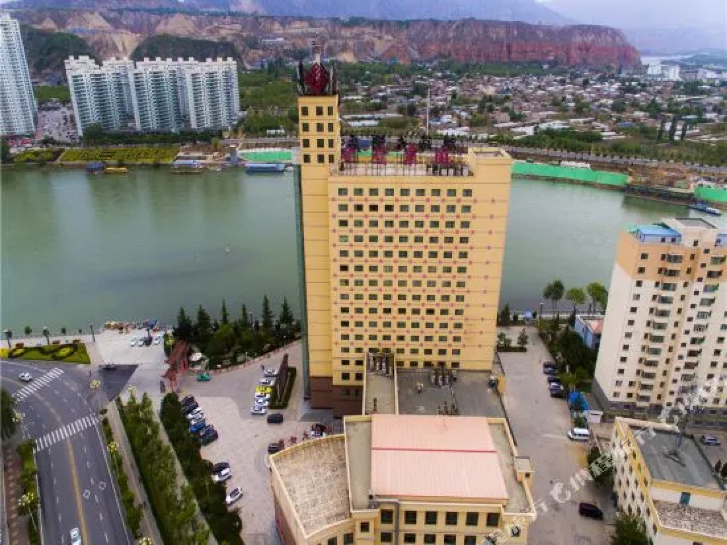 Hongrui Holiday Hotel