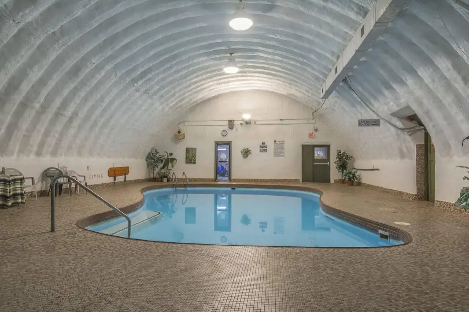 Jolly Roger Inn & Resort