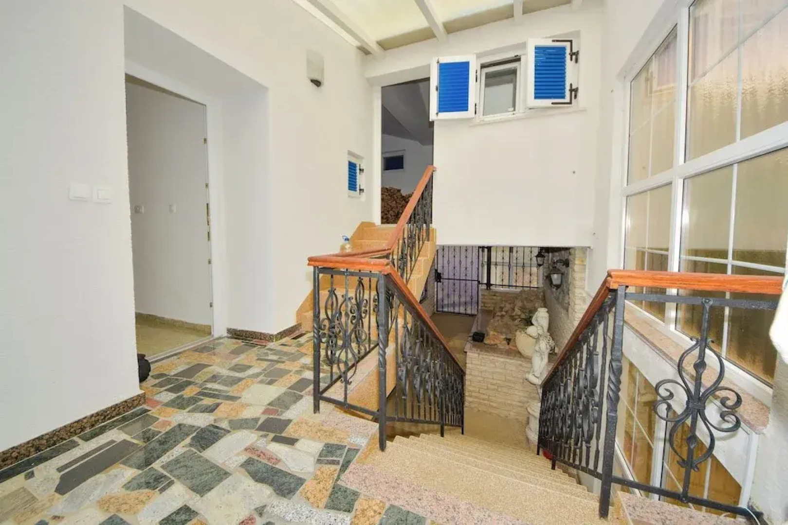 Holiday Home Seafront Escape