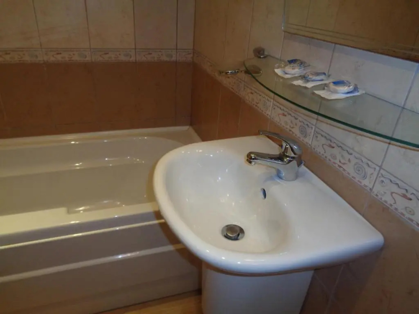 Luxury Studio, Eagle Rock Apartments