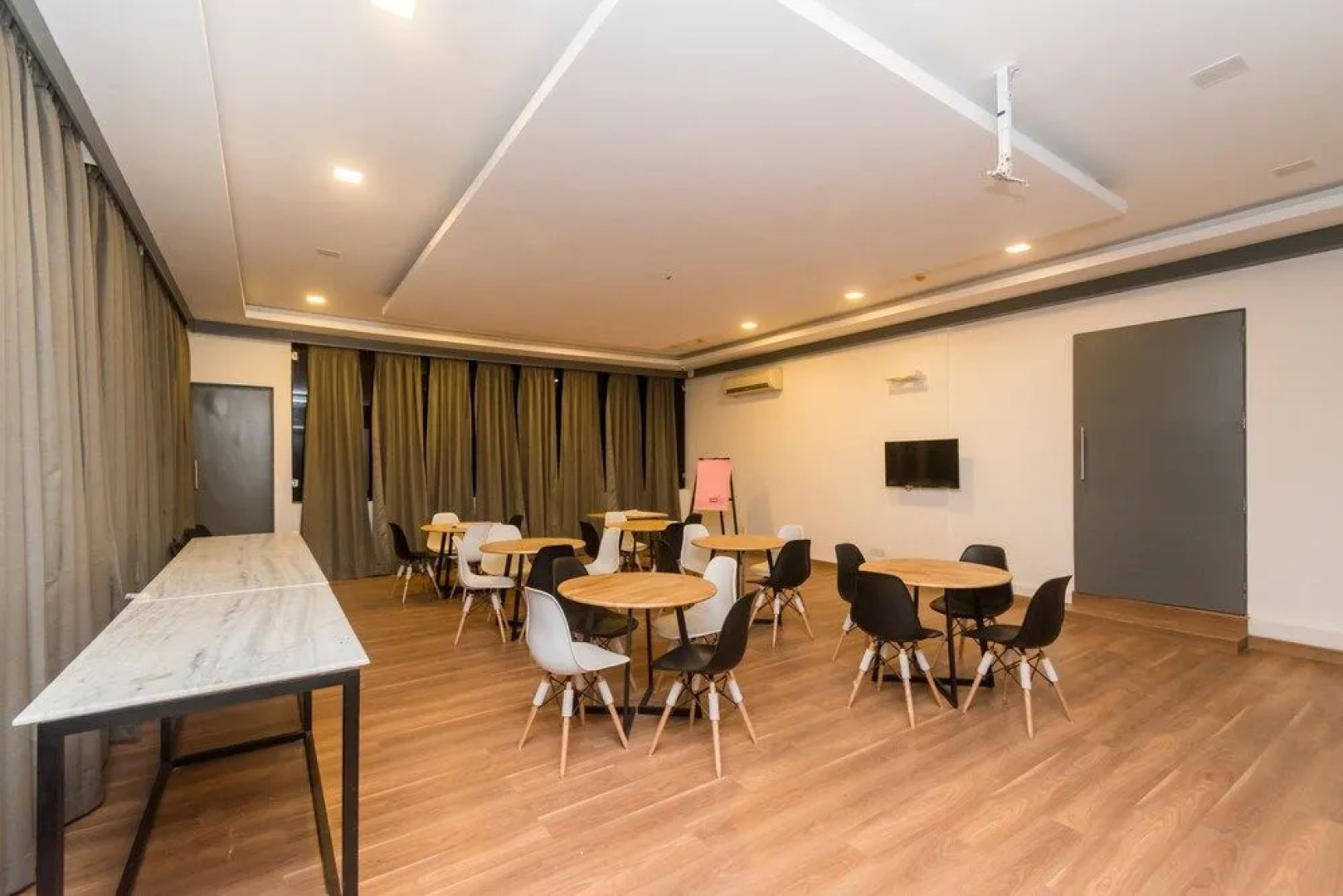 Oyo Townhouse 011 Esplanade