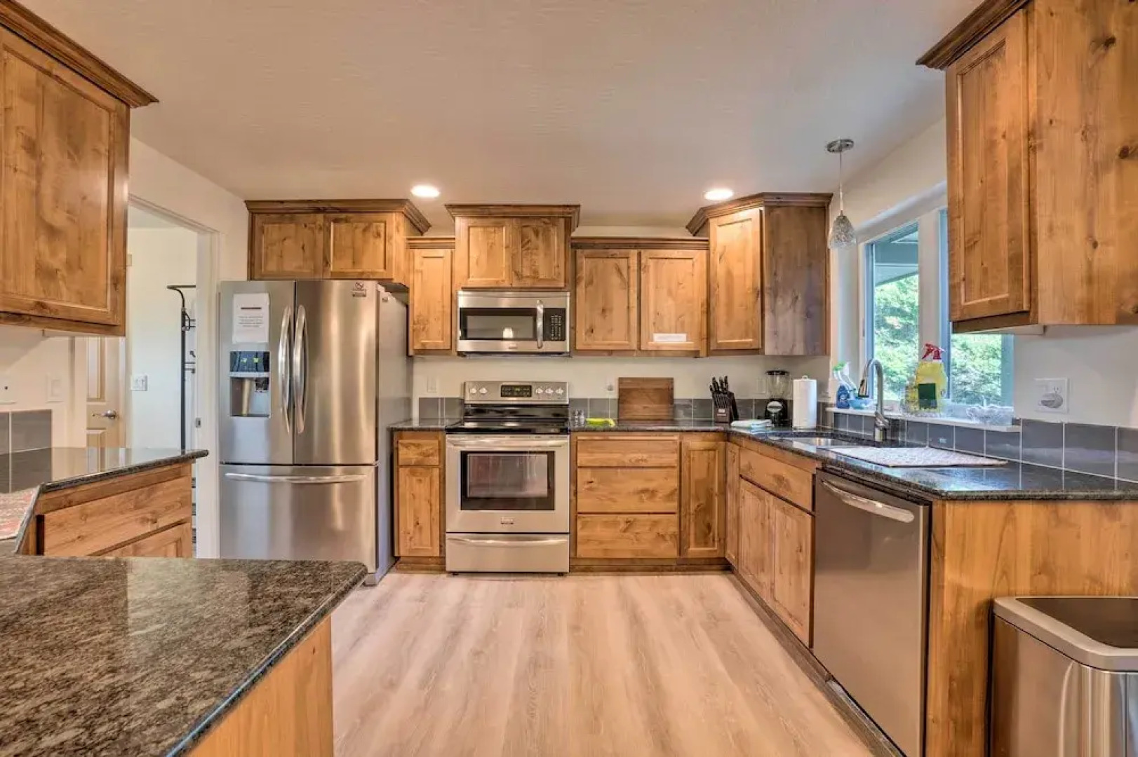 Spacious Bandon Getaway - 2 Blocks to Ocean!